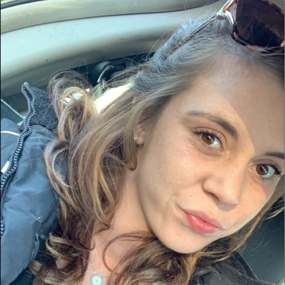 Meet your Posher, Makayla